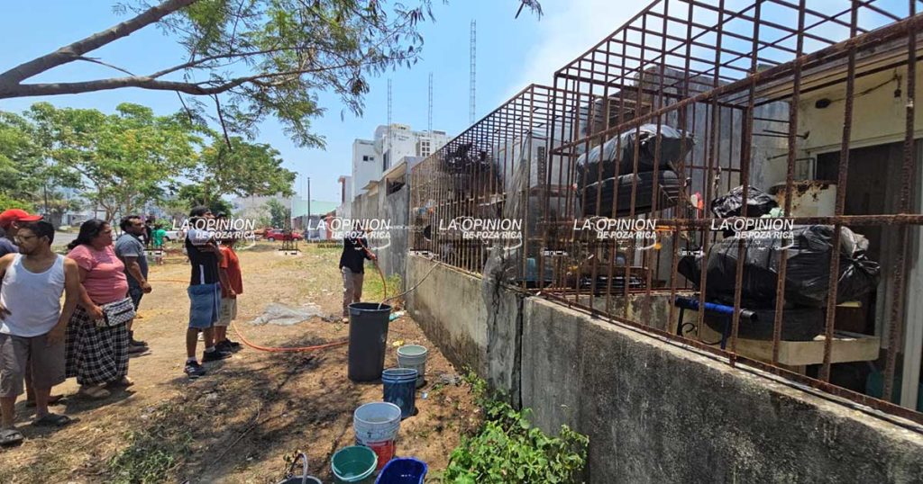 Adolescente sale ilesa de incendio de su vivienda en Medellín de Bravo Adolescente sale ilesa de incendio de su vivienda en Medellín de Bravo