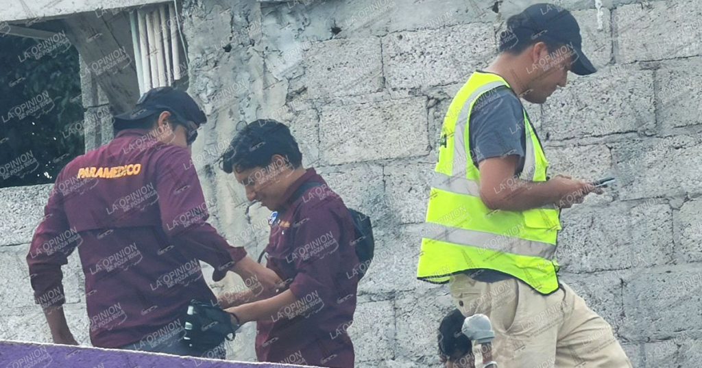 Adulto mayor cae de azotea