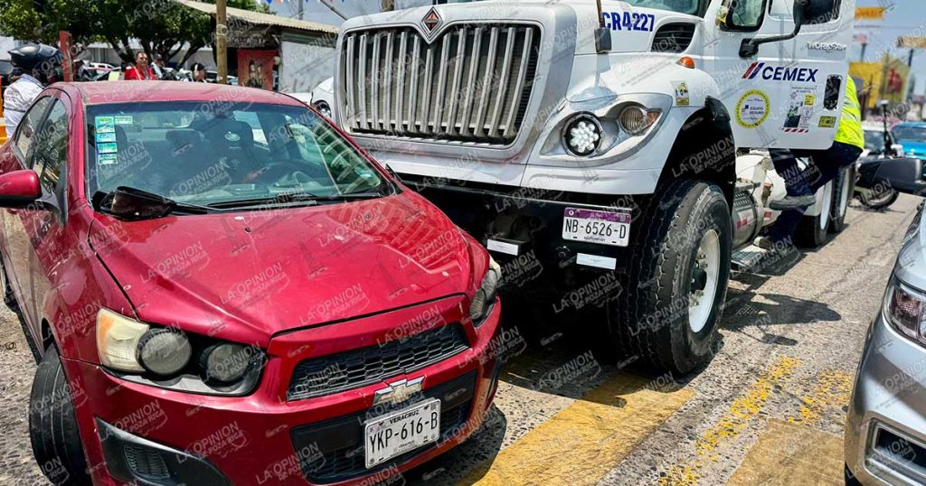 Lo arrastró varios metros Lo arrastró varios metros