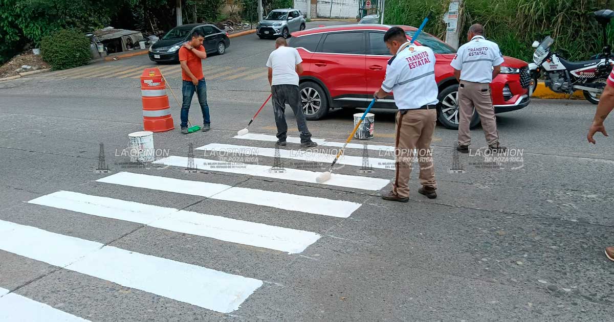 Reordenan vialidad en acceso a Bosques de Santa Elena Reordenan vialidad en acceso a Bosques de Santa Elena