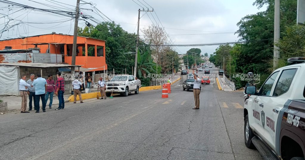 Reordenan vialidad en acceso a Bosques de Santa Elena Reordenan vialidad en acceso a Bosques de Santa Elena