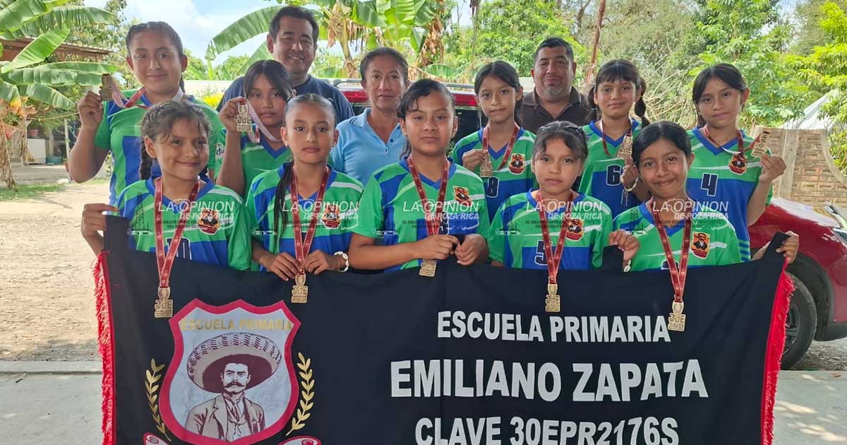 Niñas de Tincontlán brillan en handball Niñas de Tincontlán brillan en handball