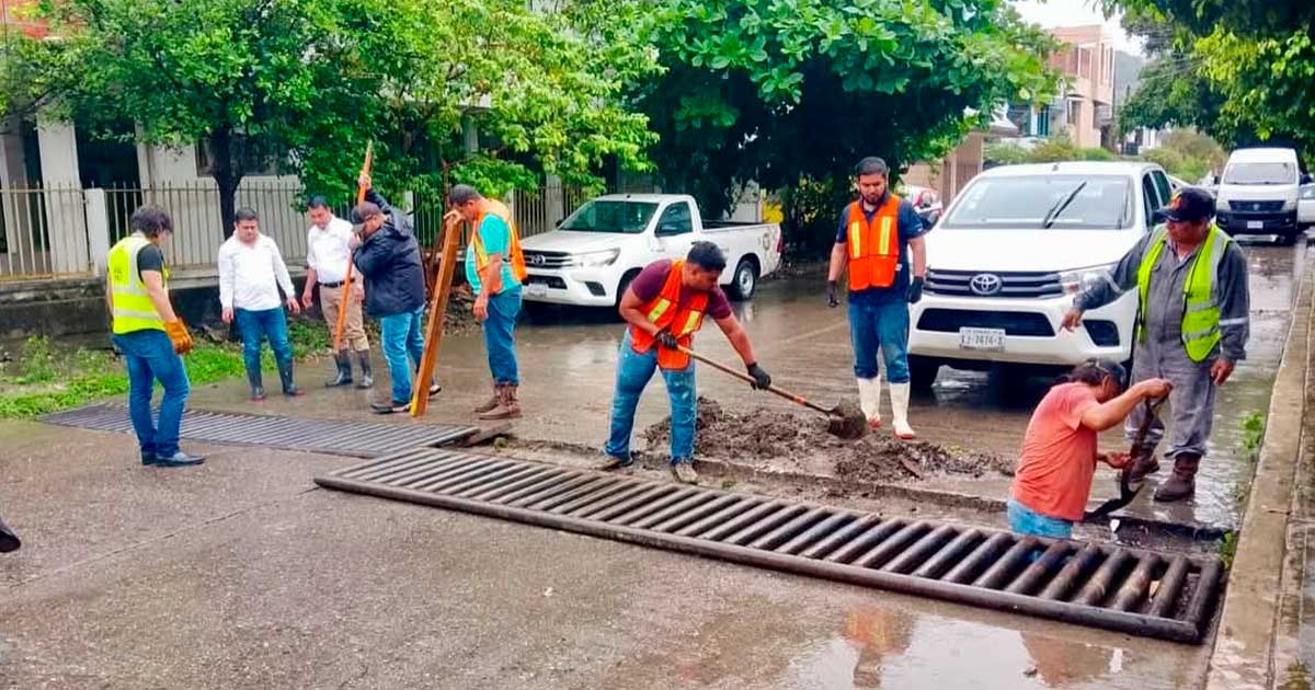 Refuerza Adanely Rodríguez labores de limpieza y desazolve de drenajes y alcantarillas Refuerza Adanely Rodríguez labores de limpieza y desazolve de drenajes y alcantarillas