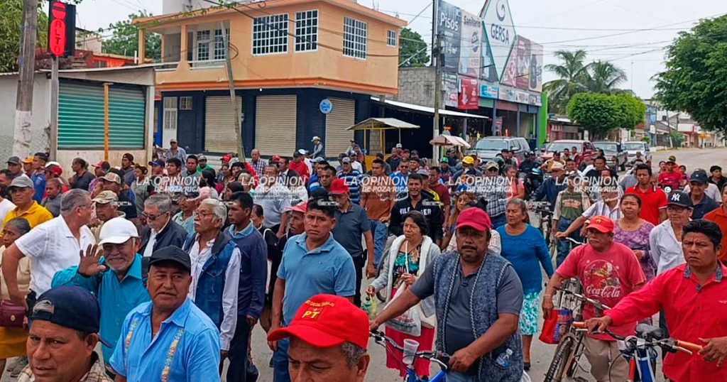 Entre fe y orgullo, los albañiles celebran su día y a la Santa Cruz Entre fe y orgullo, los albañiles celebran su día y a la Santa Cruz