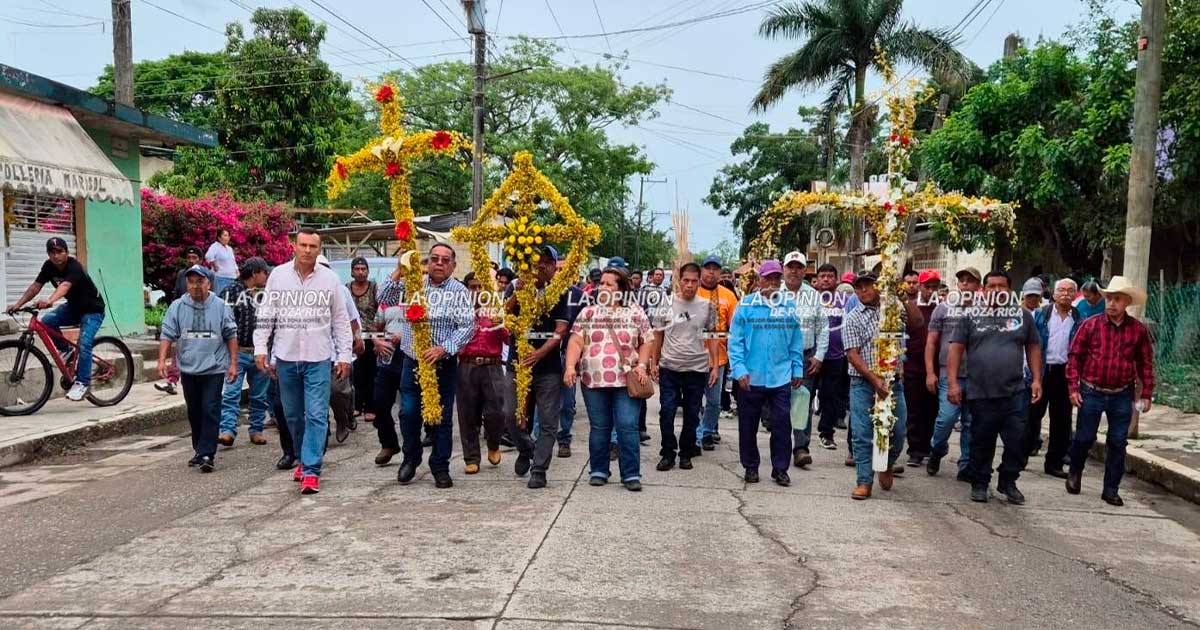Entre fe y orgullo, los albañiles celebran su día y a la Santa Cruz Entre fe y orgullo, los albañiles celebran su día y a la Santa Cruz