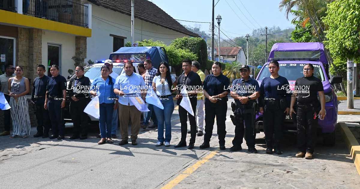 Entregan dos patrullas a la Policía Municipal Entregan dos patrullas a la Policía Municipal