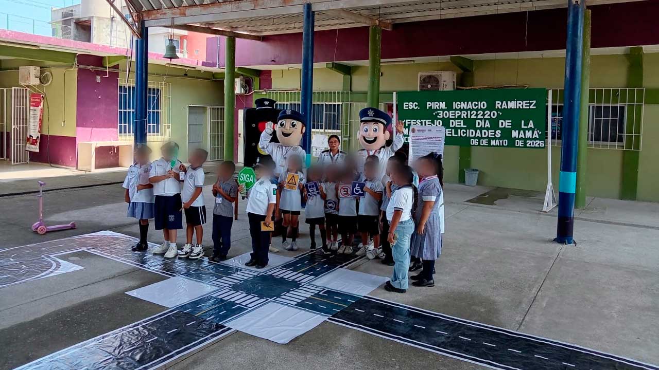 Delegación de Tránsito y Seguridad Vial lleva educación vial a primaria de Tecolutla Delegación de Tránsito y Seguridad Vial lleva educación vial a primaria de Tecolutla