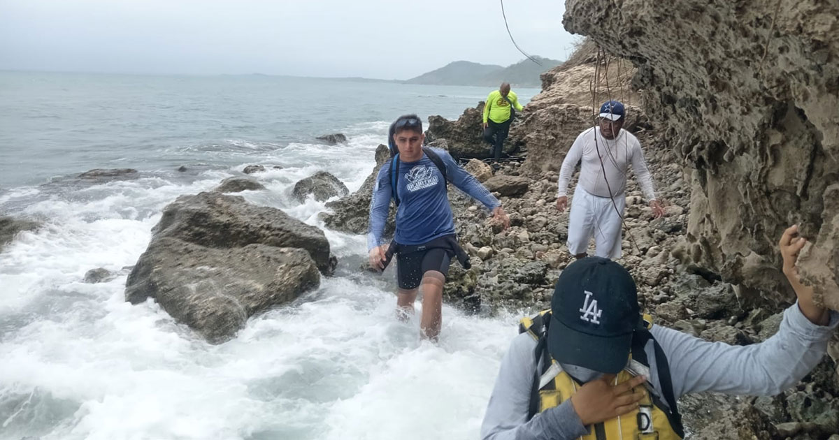 Buzo experto se suma a búsqueda de joven desaparecido en playas de Tecolutla
