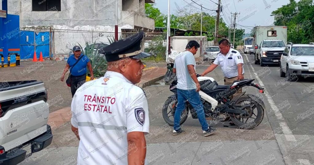 Biker se incrusta contra camioneta Biker se incrusta contra camioneta