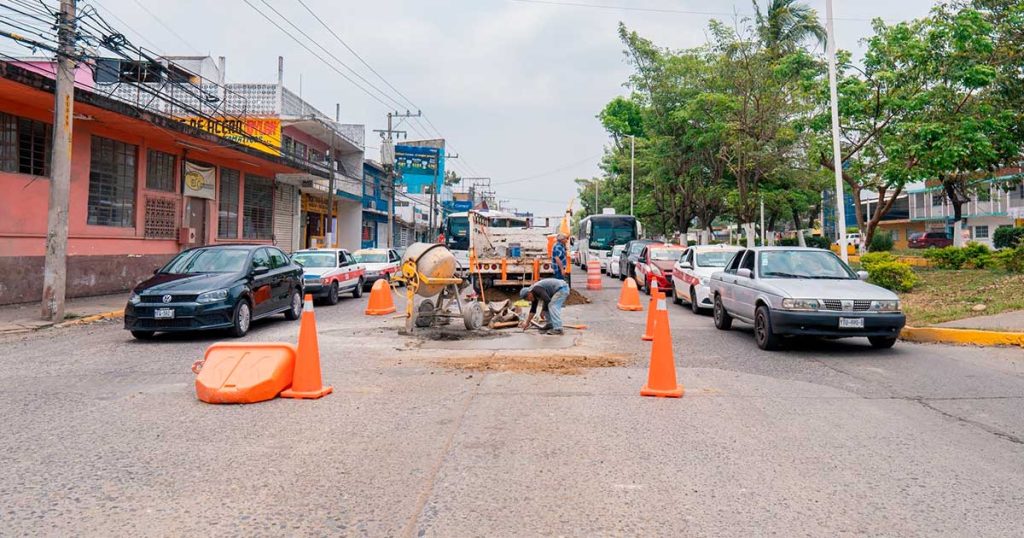 Atienden los baches sobre el bulevar Ruiz Cortines