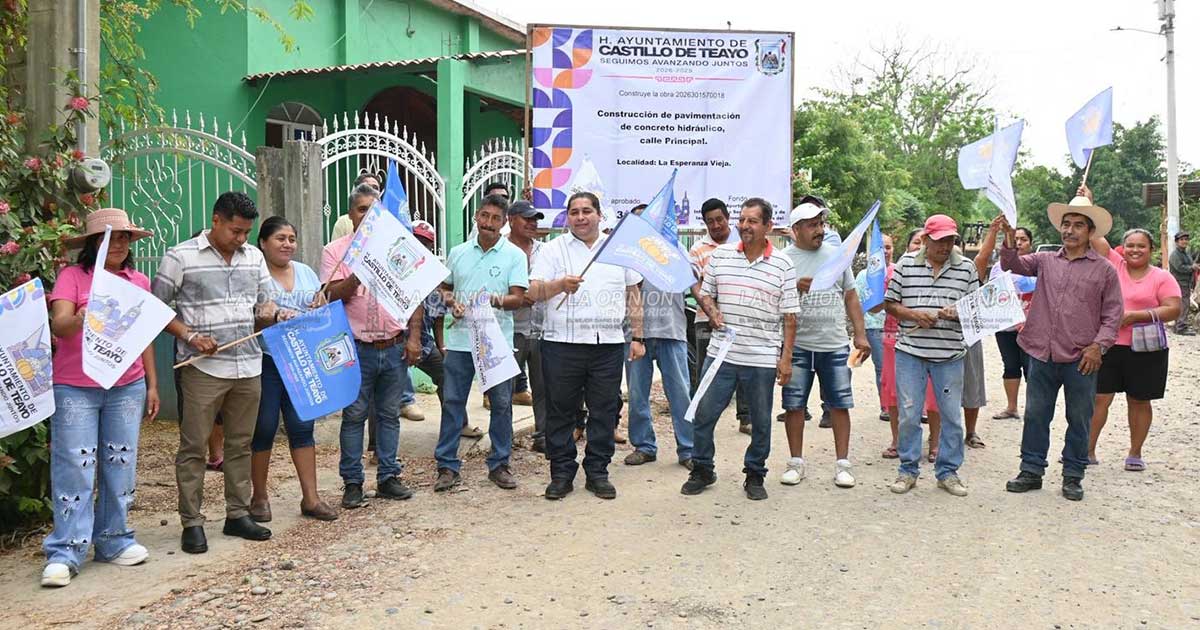 Celebran pavimentación de calle en La Esperanza Vieja
