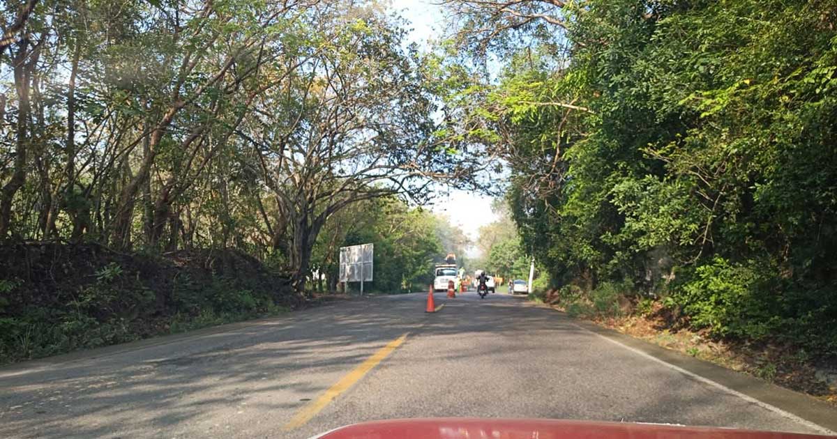 Retoman trabajos de reencarpetado en la carretera federal 180, tramo Gutiérrez Zamora-Papantla Retoman trabajos de reencarpetado en la carretera federal 180, tramo Gutiérrez Zamora-Papantla