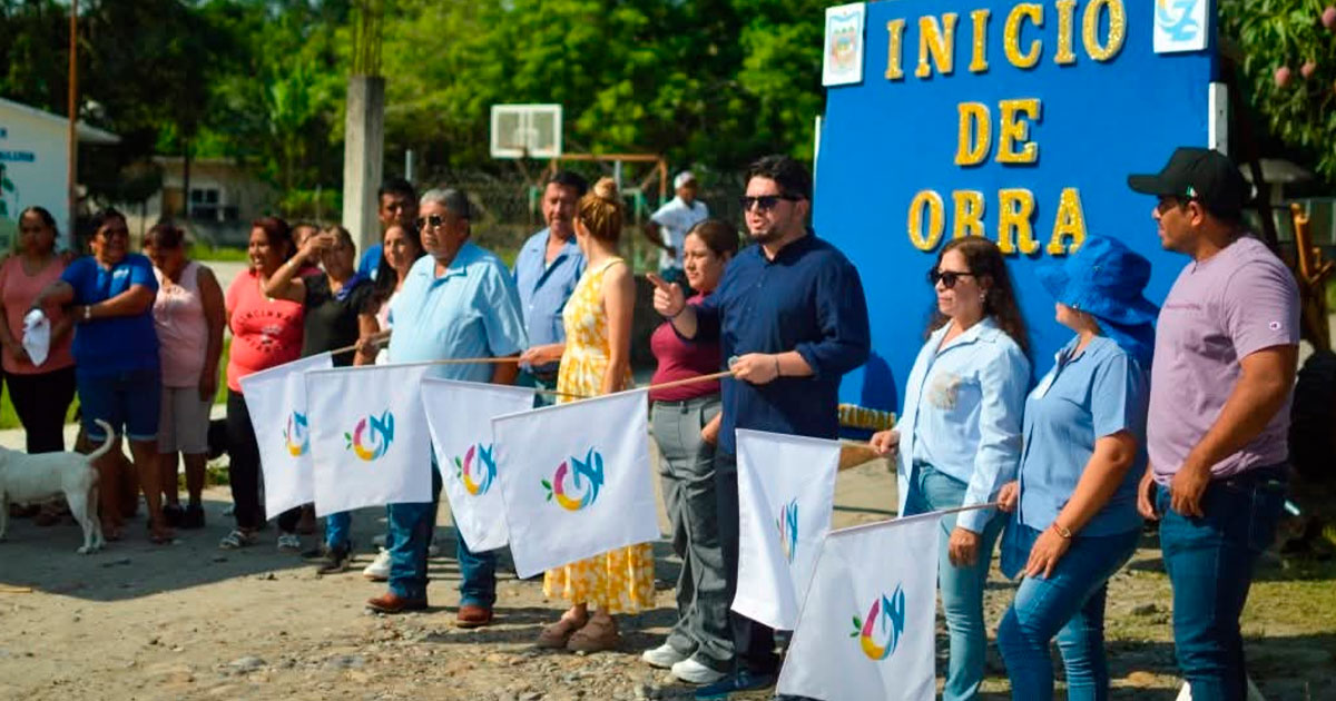 Arranca Carlos Silva Vega nueva obra de pavimentación en Carrillo Puerto, Santa Rosa Arranca Carlos Silva Vega nueva obra de pavimentación en Carrillo Puerto, Santa Rosa