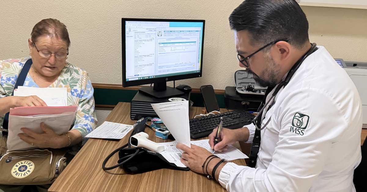 Felicita IMSS Veracruz Norte a personal médico especialista en Medicina Familiar por su labor