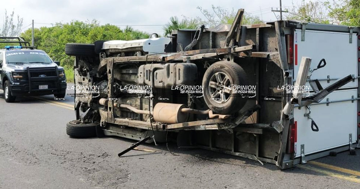 Vuelca en Alvarado camioneta con víveres para el Hospital de Lerdo de Tejada Vuelca en Alvarado camioneta con víveres para el Hospital de Lerdo de Tejada