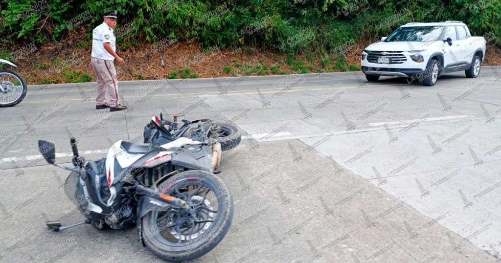 Biker se incrusta contra camioneta Biker se incrusta contra camioneta