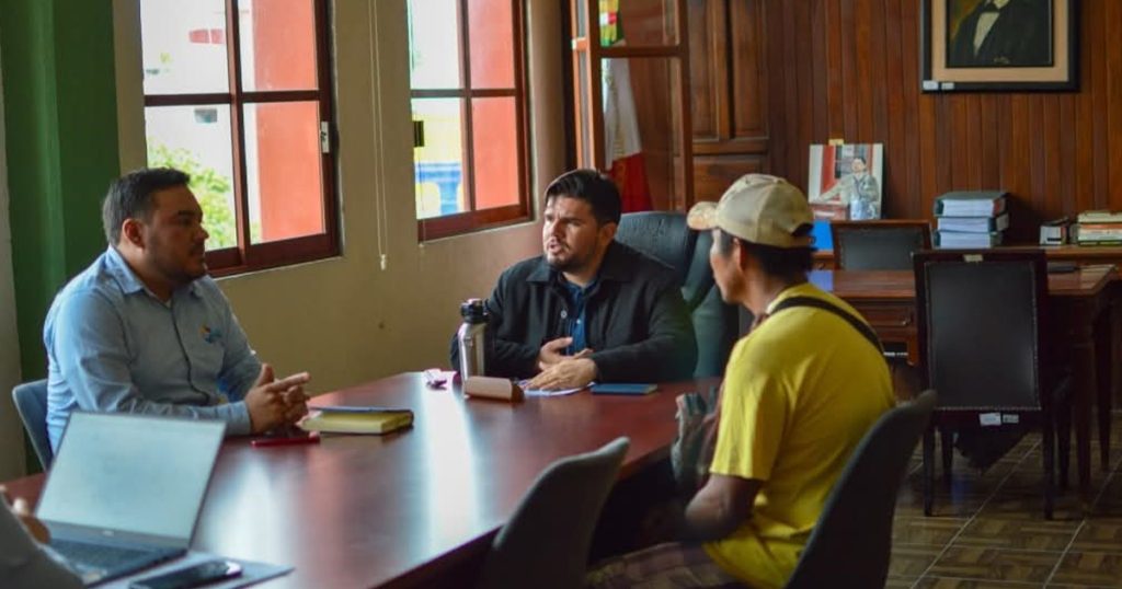 Carlos Silva Vega fortalece cercanía con la ciudadanía en tradicional “Café con Pan” Carlos Silva Vega fortalece cercanía con la ciudadanía en tradicional “Café con Pan”