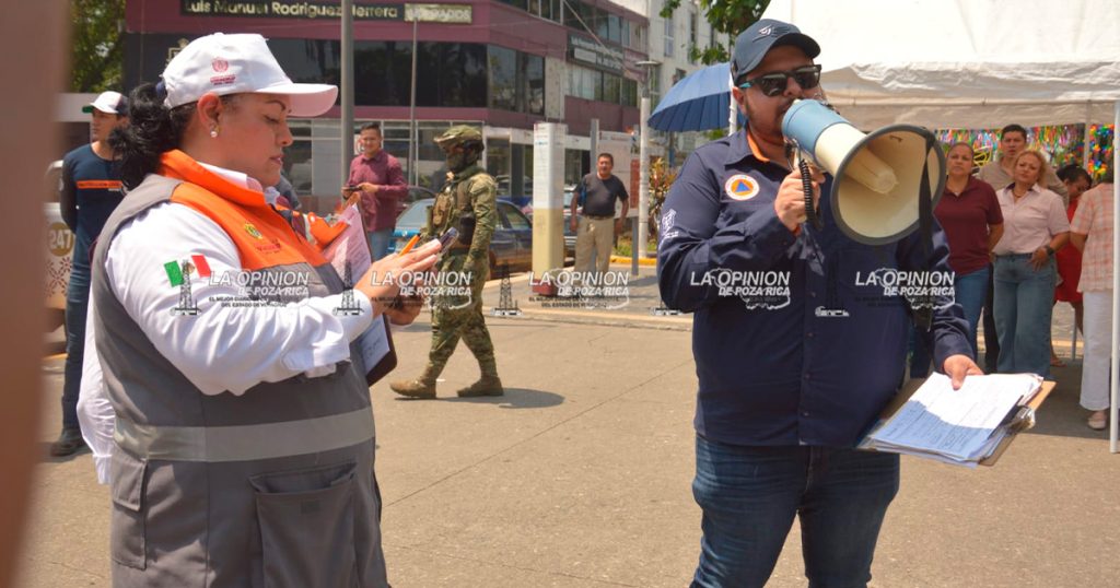 Evacuan a más de 200 trabajadores del Palacio Municipal
