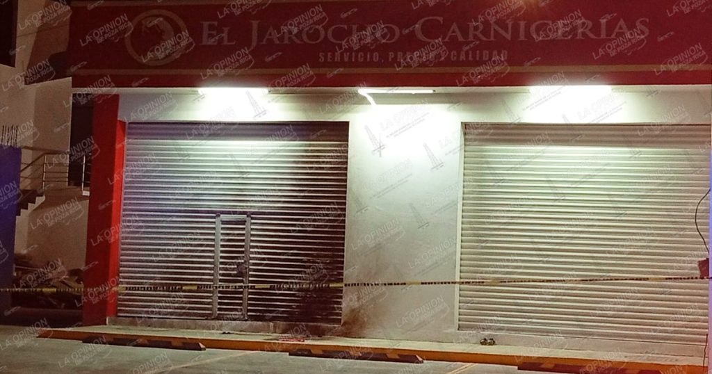 Atacan con explosivos sucursal de “El Jarocho”