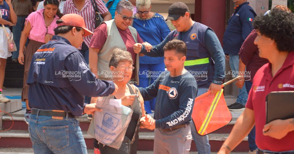 Evacuan a más de 200 trabajadores del Palacio Municipal