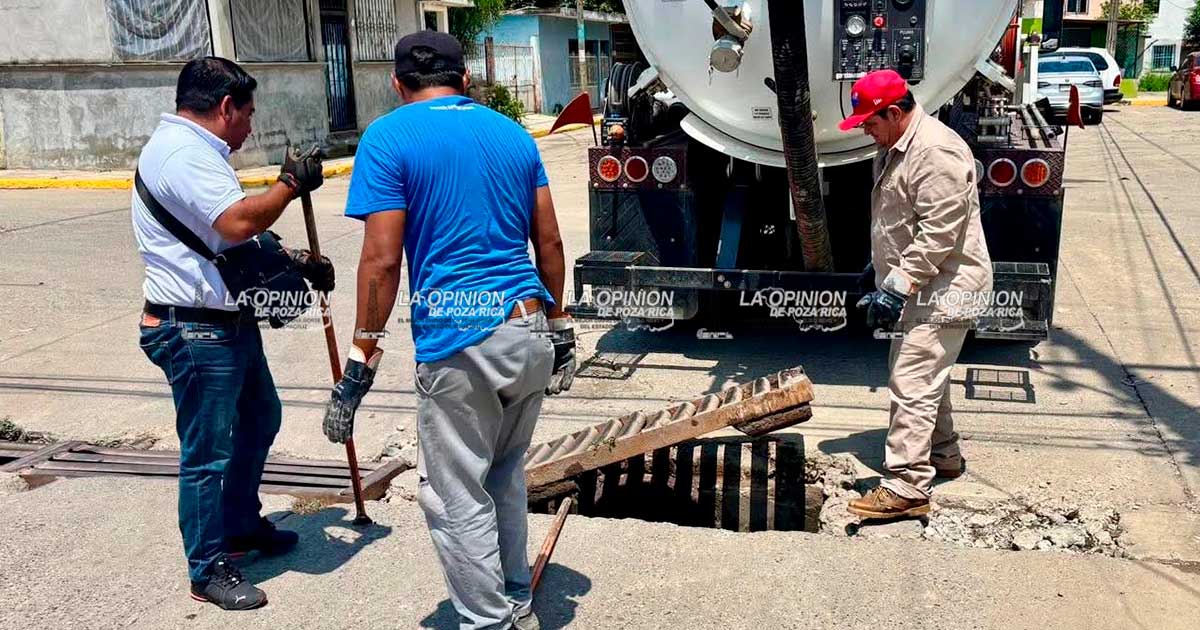 Continúan labores preventivas tras lluvias en colonias de la ciudad Continúan labores preventivas tras lluvias en colonias de la ciudad