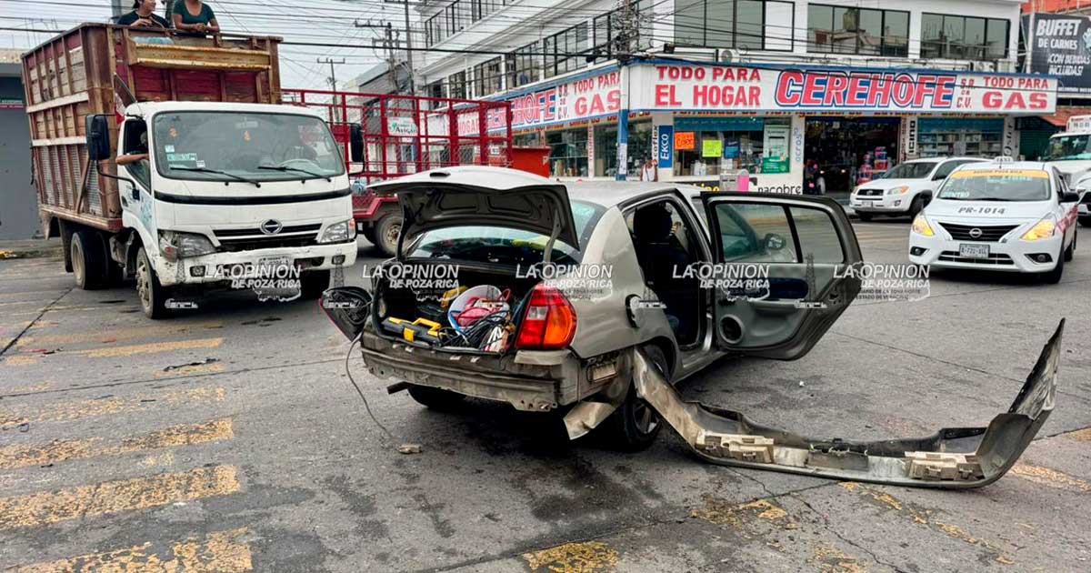 Se pasa el rojo y le dio con todo Se pasa el rojo y le dio con todo