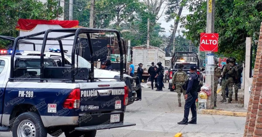 Ejecutan a joven en la calle Ley de la Lázaro Cárdenas en Poza Rica Ejecutan a joven en la calle Ley de la Lázaro Cárdenas en Poza Rica