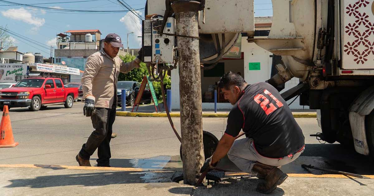 Realizan limpieza en bocas de tormenta