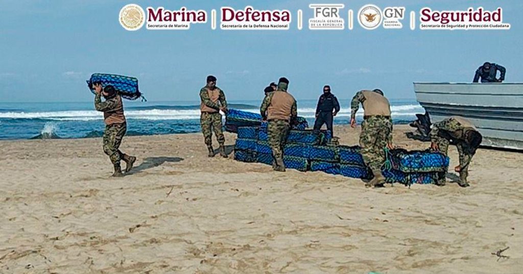Aseguran embarcación con cocaína en costas de Guerrero