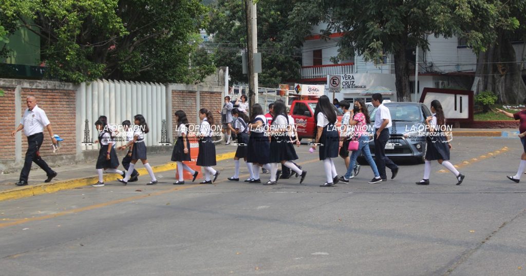 Desconcierta a padres cierre de ciclo escolar adelantado en Veracruz Desconcierta a padres cierre de ciclo escolar adelantado en Veracruz
