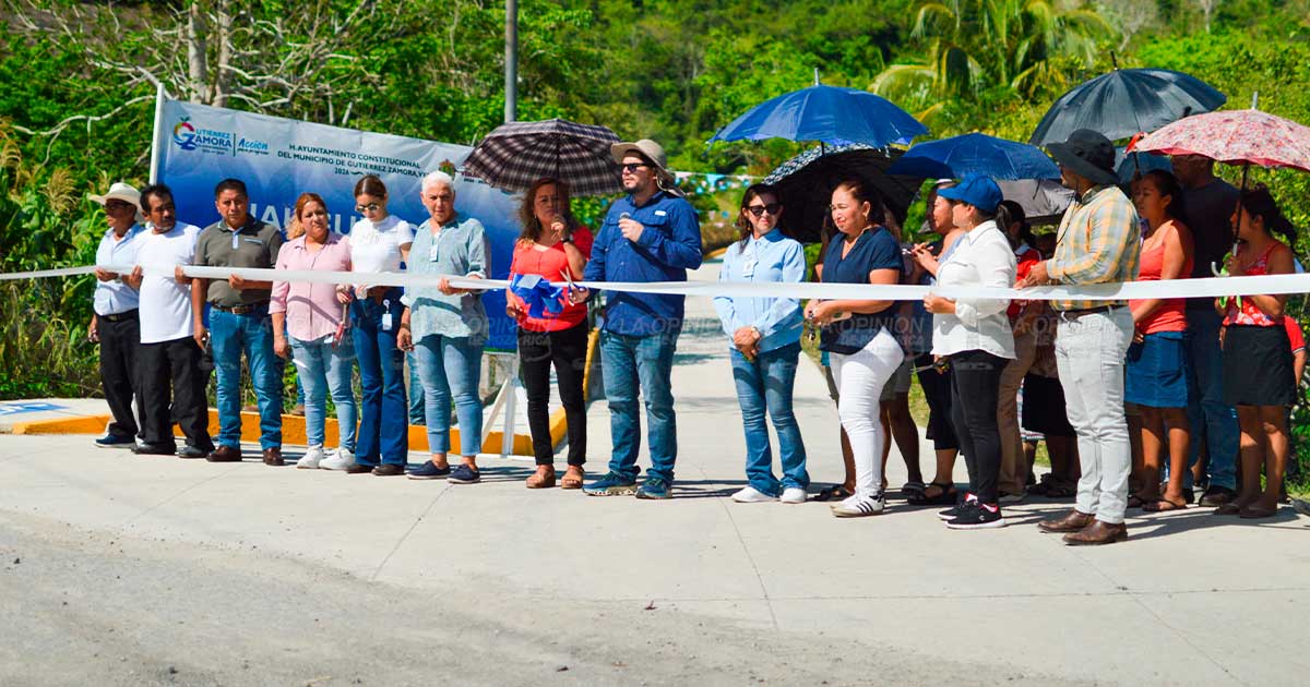 Inauguran pavimentación del camino principal en La Escondida
