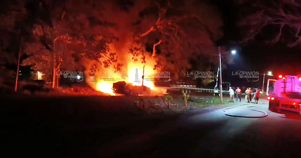 Se incendia un camión para traslado de cerdos