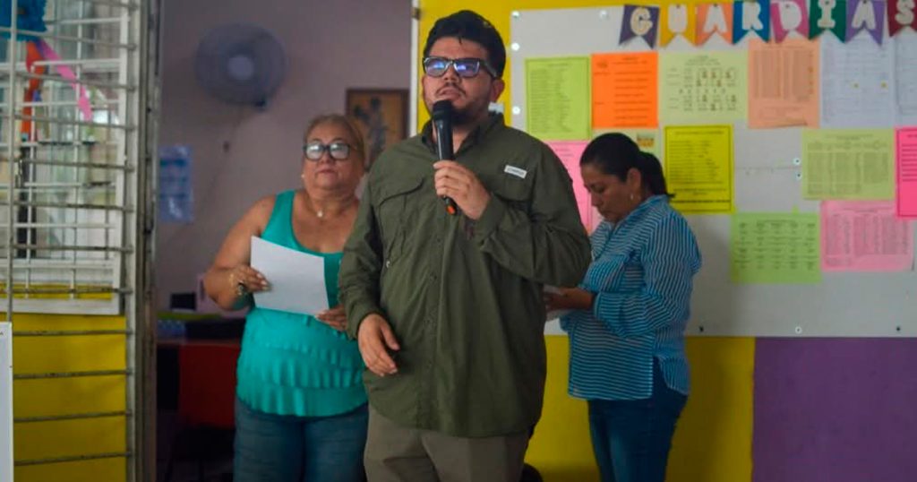 Carlos Raúl Silva Vega entrega apoyo al Jardín de Niños Ovidio Decroly Carlos Raúl Silva Vega entrega apoyo al Jardín de Niños Ovidio Decroly