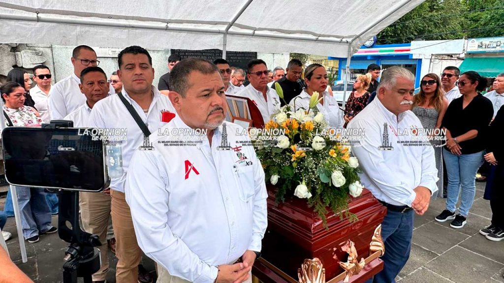Rinden homenaje al periodista Sr. Mario Noriega Villanueva Rinden homenaje al periodista Sr. Mario Noriega Villanueva