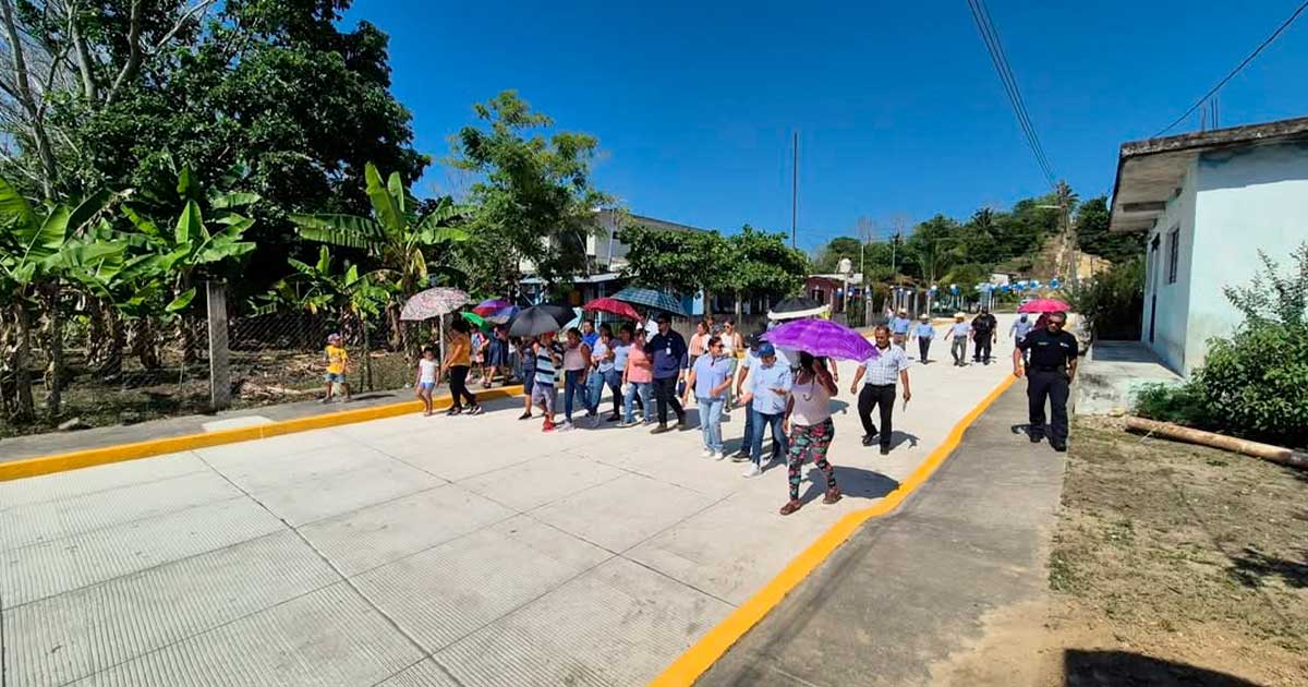 Entrega Carlos Silva obra de pavimentación en Ignacio Manuel Altamirano Entrega Carlos Silva obra de pavimentación en Ignacio Manuel Altamirano