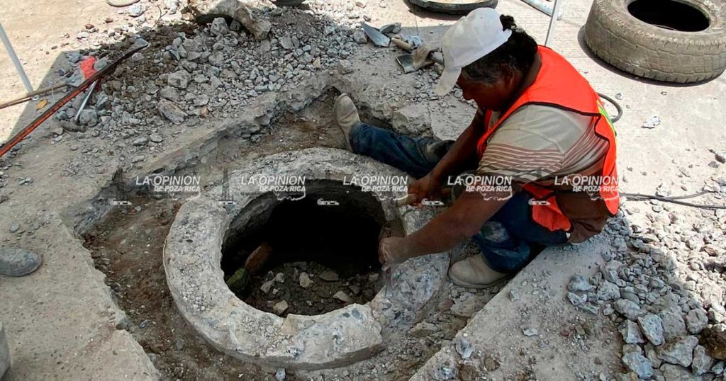 Gobierno de Poza Rica instala mil tapaderas de drenajes afectados Gobierno de Poza Rica instala mil tapaderas de drenajes afectados