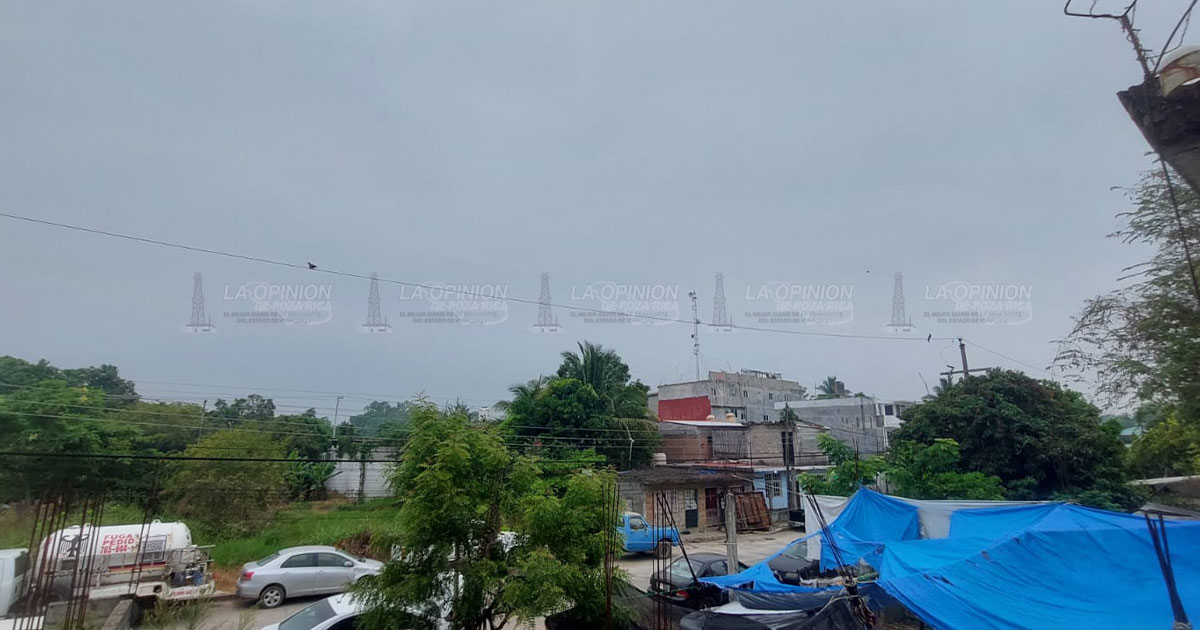 Lluvias ligeras y clima muy bochornoso, hoy