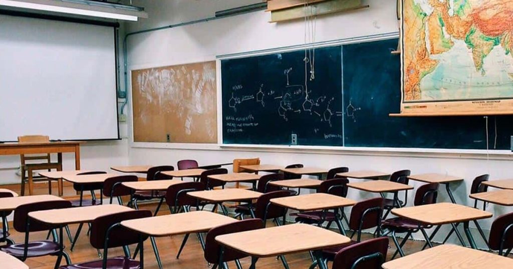 Padres de familia se preparan para gastos de clausuras escolares Padres de familia se preparan para gastos de clausuras escolares