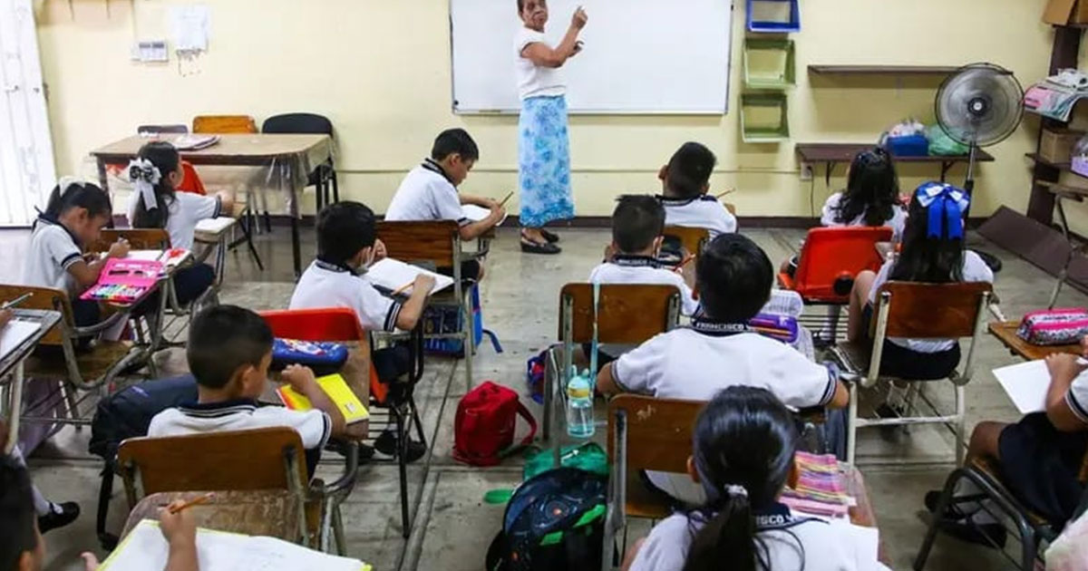 Padres de familia se preparan para gastos de clausuras escolares Padres de familia se preparan para gastos de clausuras escolares