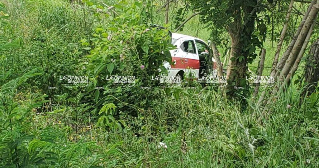 Aparatoso accidente deja dos lesionados en Chontla Aparatoso accidente deja dos lesionados en Chontla