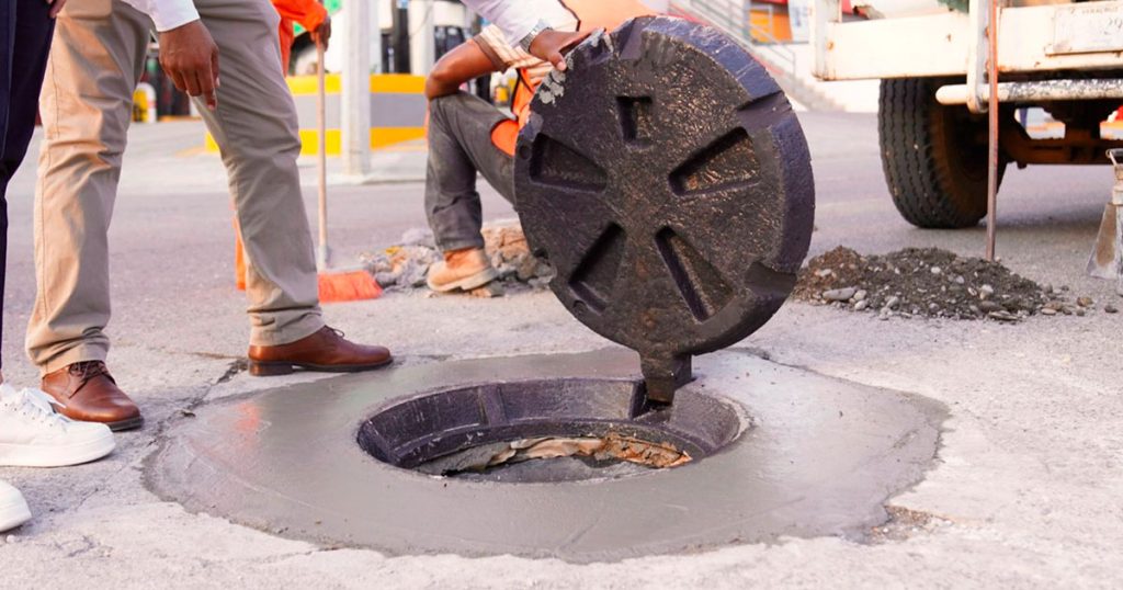 Gobierno de Poza Rica atiende rezago histórico con programa de instalación de tapas de registro y brocales en drenajes Gobierno de Poza Rica atiende rezago histórico con programa de instalación de tapas de registro y brocales en drenajes