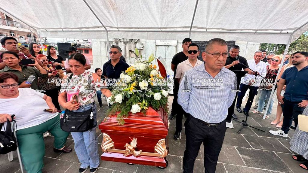 Rinden homenaje al periodista Sr. Mario Noriega Villanueva Rinden homenaje al periodista Sr. Mario Noriega Villanueva