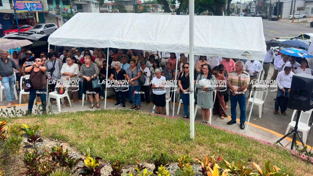Rinden homenaje al periodista Sr. Mario Noriega Villanueva Rinden homenaje al periodista Sr. Mario Noriega Villanueva