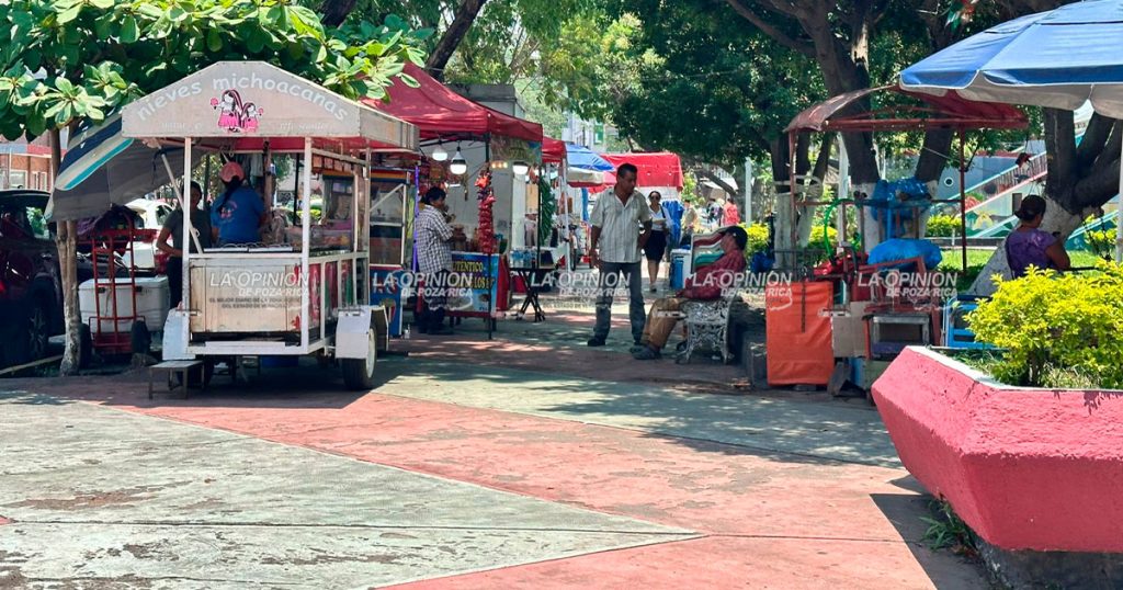 Instalan reglamento de convivencia en la Plaza Cívica 18 de Marzo