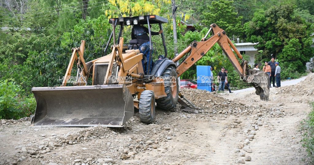 Inician pavimentación de calle en “Las Carmelitas”