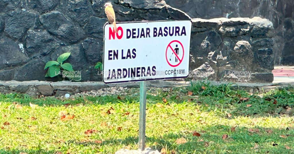Instalan reglamento de convivencia en la Plaza Cívica 18 de Marzo