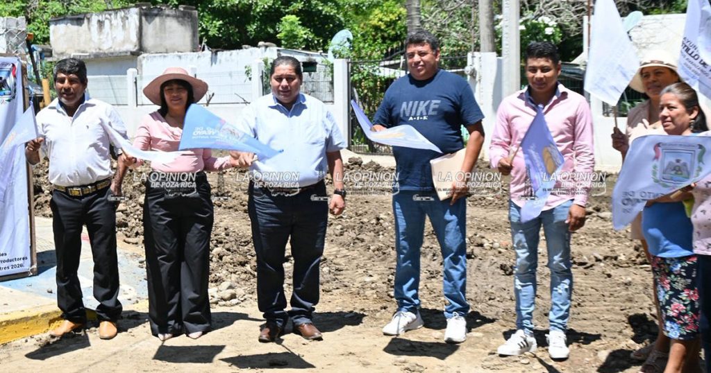 Obra de pavimentación en ejido Ignacio Zaragoza