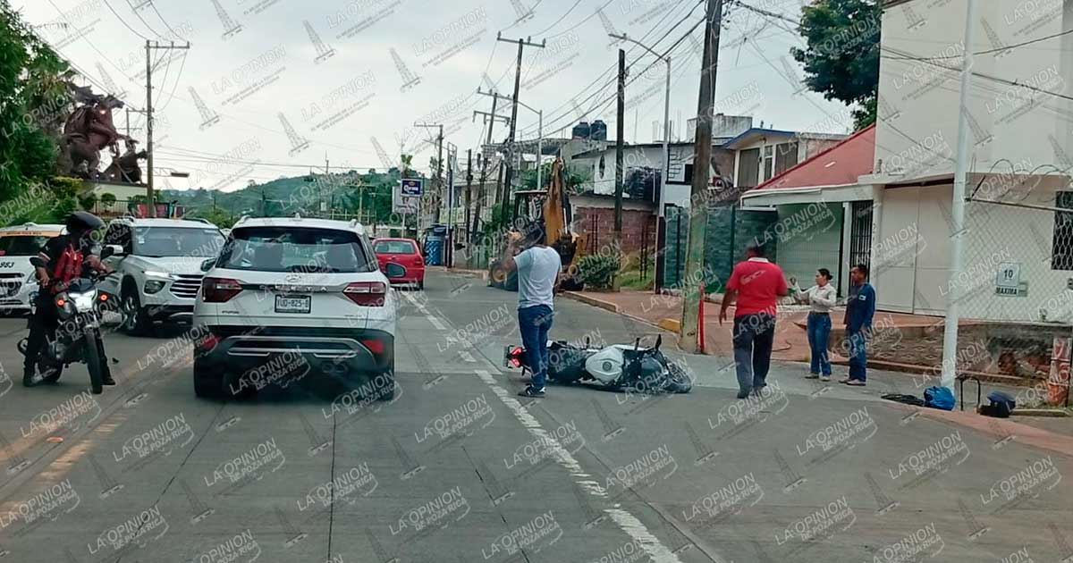 Biker se incrusta contra camioneta Biker se incrusta contra camioneta