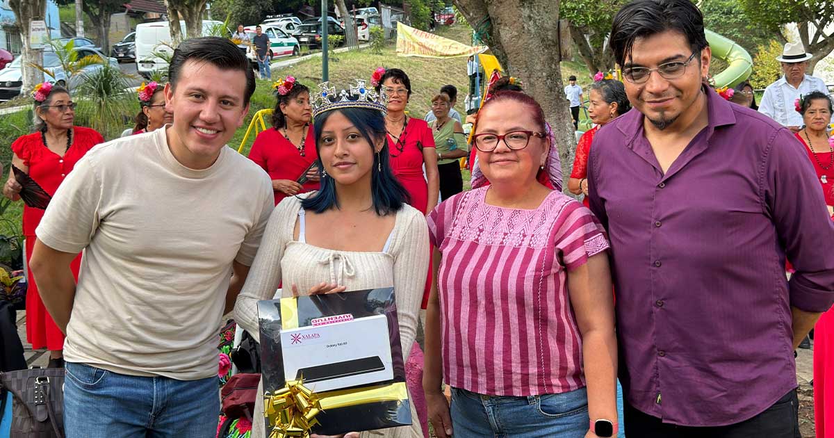 Festejan aniversario, día del niño, día de las madres y día del adulto Festejan aniversario, día del niño, día de las madres y día del adulto