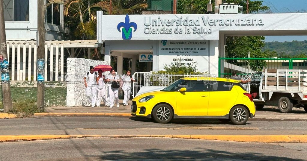 Regresan alumnos a las instalaciones de la Facultad de Ciencias de la Salud